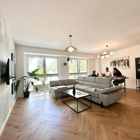 Modern Apartment - Fuer Freunde & Familien, Stadtnah, Parkplatz, E-Ladestation, Gitterbox Fuer Fahrraeder, Fitnessstudio, Digitale Gaestemappe Mit Restaurant- Und Unternehmenstipps Koblenz  Exterior foto