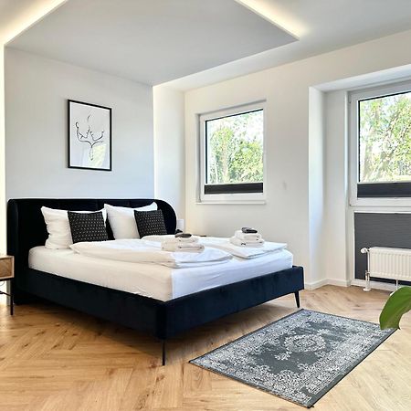 Modern Apartment - Fuer Freunde & Familien, Stadtnah, Parkplatz, E-Ladestation, Gitterbox Fuer Fahrraeder, Fitnessstudio, Digitale Gaestemappe Mit Restaurant- Und Unternehmenstipps Koblenz  Exterior foto