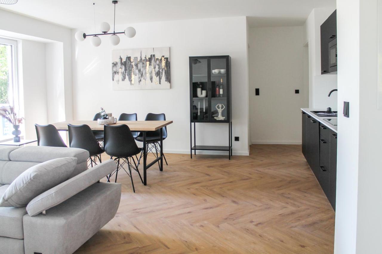 Modern Apartment - Fuer Freunde & Familien, Stadtnah, Parkplatz, E-Ladestation, Gitterbox Fuer Fahrraeder, Fitnessstudio, Digitale Gaestemappe Mit Restaurant- Und Unternehmenstipps Koblenz  Exterior foto