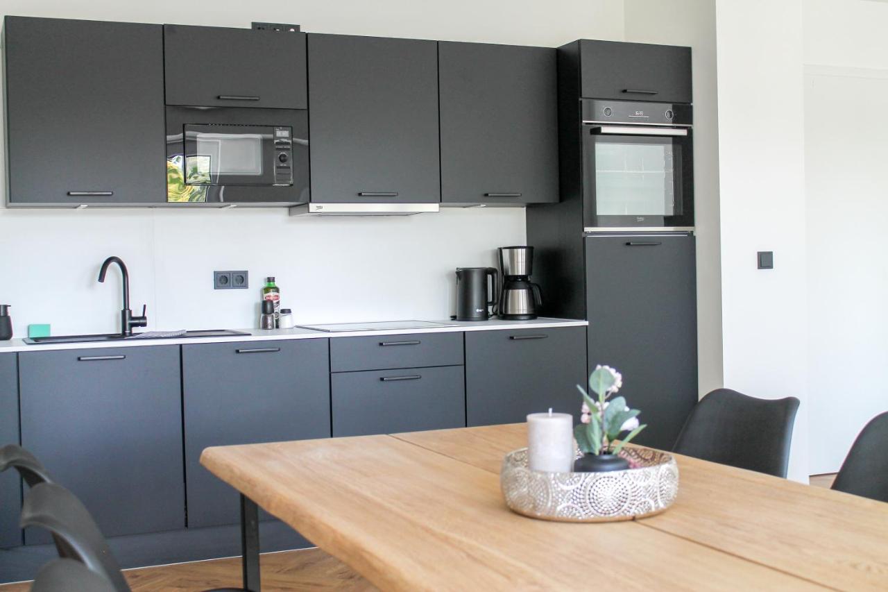 Modern Apartment - Fuer Freunde & Familien, Stadtnah, Parkplatz, E-Ladestation, Gitterbox Fuer Fahrraeder, Fitnessstudio, Digitale Gaestemappe Mit Restaurant- Und Unternehmenstipps Koblenz  Exterior foto