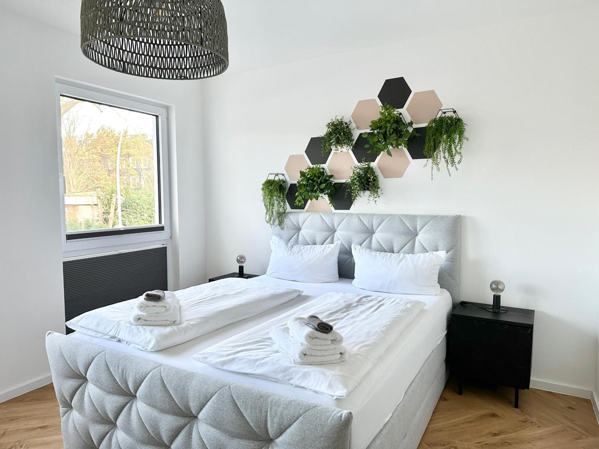 Modern Apartment - Fuer Freunde & Familien, Stadtnah, Parkplatz, E-Ladestation, Gitterbox Fuer Fahrraeder, Fitnessstudio, Digitale Gaestemappe Mit Restaurant- Und Unternehmenstipps Koblenz  Exterior foto